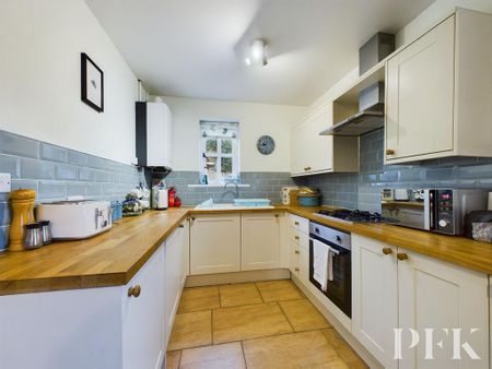 2 bedroom semi-detached house to rent - Photo 5