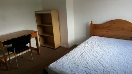 5 bedroom semi-detached house to rent - Photo 3