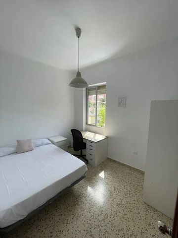 Calle Teniente Díaz Corpas, Málaga, Andalusia 29007 - Photo 5