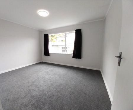 Sunny Fully Refurbished Flat in Newlands - Photo 4