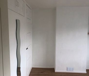 3 Bed Semi-Detached House, Ravenglass Crescent, BS10 - Photo 4