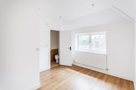 Pewley Way, Guildford, Surrey, GU1 - Photo 2