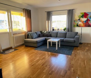 3:a med balkong i solläge - Foto 2