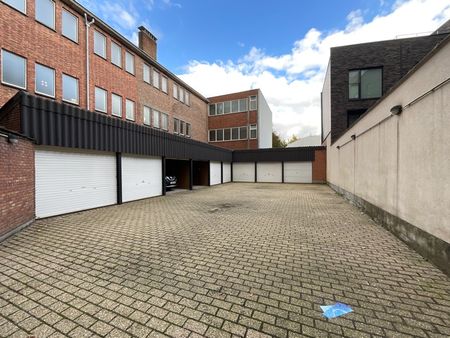 Gezellig duplexappartement in het centrum van Beveren met twee slaapkamers, terras en garage - Foto 3