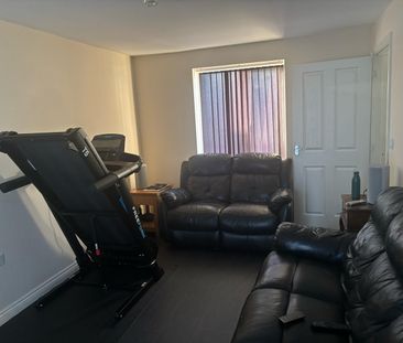 3 Bed Semi-Detached House, Humber Road, CV3 - Photo 1