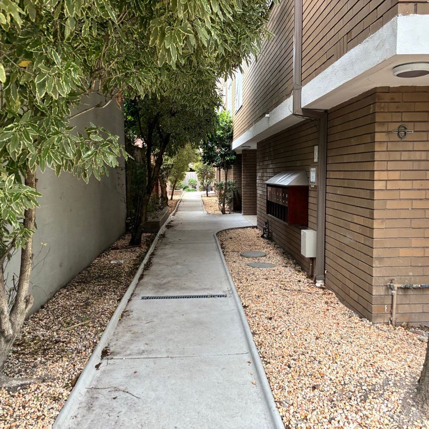 St Kilda East - Photo 1