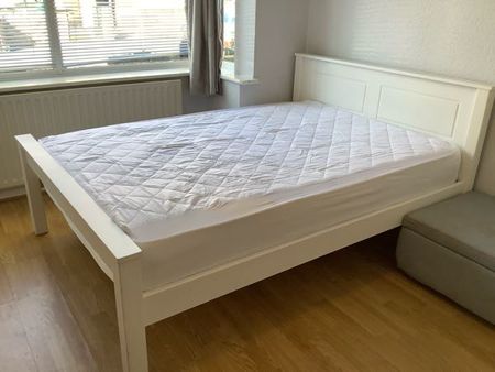 4 Bedroom Semi Detached To Rent in Lenton - Photo 5
