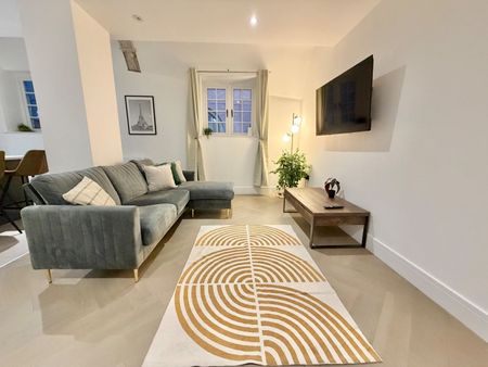 2 Bed Flat, Long Row, NG1 - Photo 3