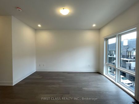 Townhouse For Lease | N8130576 - Photo 5