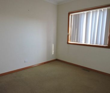 77 Aylmer Road, Lynbrook VIC - Photo 1