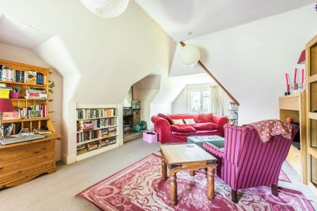 To Let 3 Bedroom Flat - Photo 4