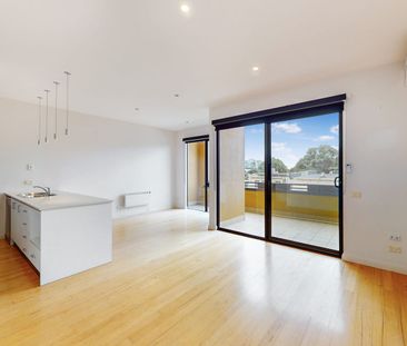 Sophisticated and stylish with substantial living - Photo 4