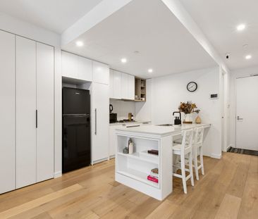 Stylish 1-Bedroom Home with Expansive Outdoor Space in Burwood - Photo 4