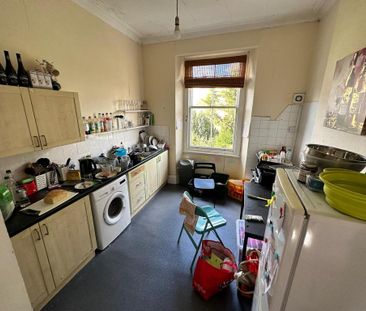 4 bedroom flat to rent - Photo 4