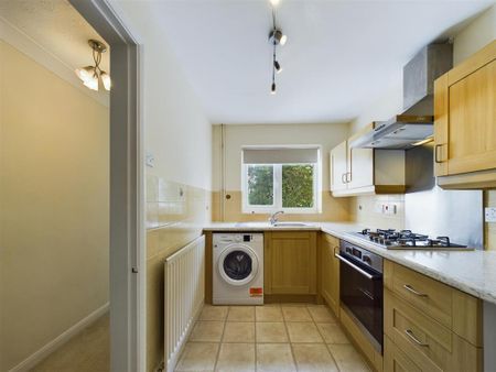 3 bedroom semi-detached house to rent - Photo 5