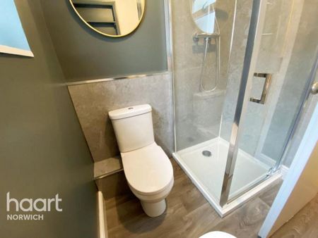 1 bedroom in a house share to rent - Photo 3
