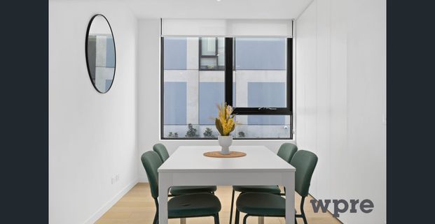 FULLY FURNISHED 1 Bedroom Plus Study/Dining Arear& 1 Car Apartment - Photo 1