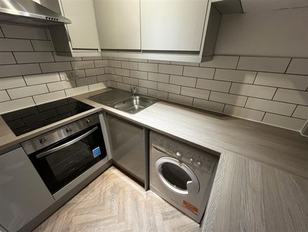 Park Mount, Kirkstall, LS5 3HE, Leeds - Photo 2