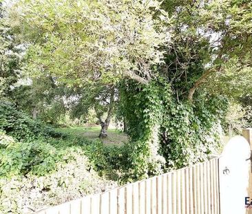 Eastdean Avenue, Epsom, Surrey, KT18 - Photo 6