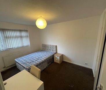 Room in a Shared House, Maple Close, M6 - Photo 3