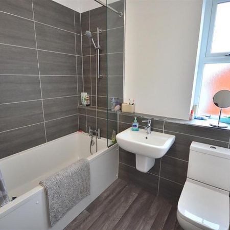 1 Bedroom Apartment To Let - Photo 3