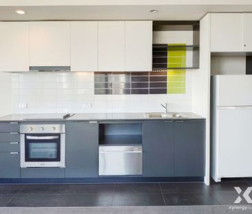 Stylish 2 Bedroom Apartment in the Heart of Victoria Harbour - Photo 6
