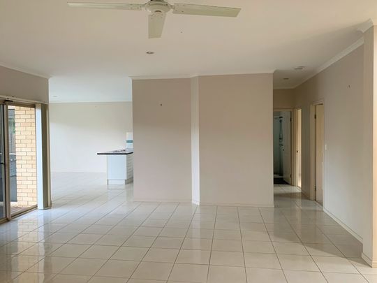 MODERN LARGE FAMILY HOME IN IDEAL LOCATION - Photo 1