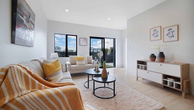 Stunning Three Bedroom Townhouse - Photo 1