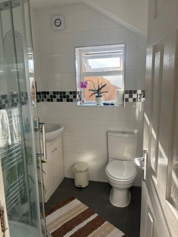 Room in a Shared House, Norbury Crescent, SW16 - Photo 5