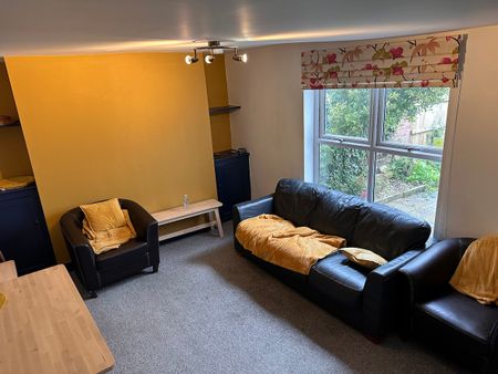 5 bedroom house - Photo 2