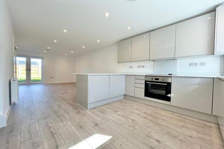 2 bedroom terraced house to rent - Photo 2