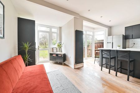 4 Bed Semi-Detached House, Rochester Way, SE3 - Photo 5