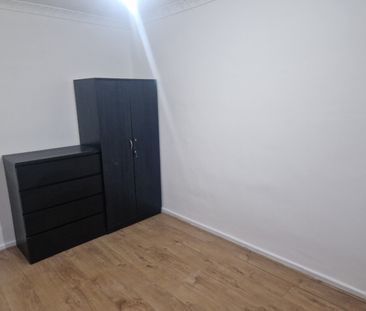 3 Bed Flat, Roberta Street, E2 - Photo 4