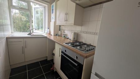 3 bedroom property to rent - Photo 3