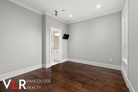 House in Burnaby, BC - Photo 2