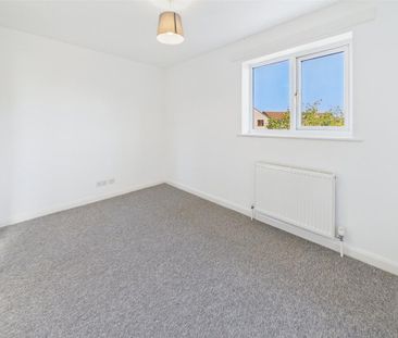 2 bedroom end of terrace house to rent - Photo 3