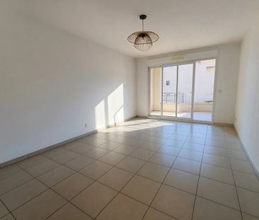 Location Appartement 3 pièces 61m² CANNES 06150 - Photo 2