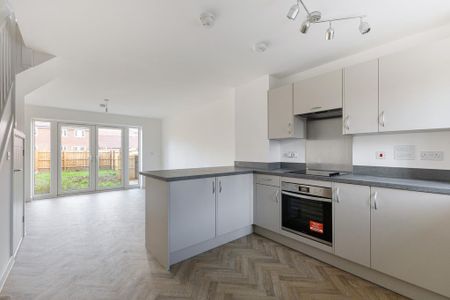 2 bedroom semi-detached house to rent - Photo 5