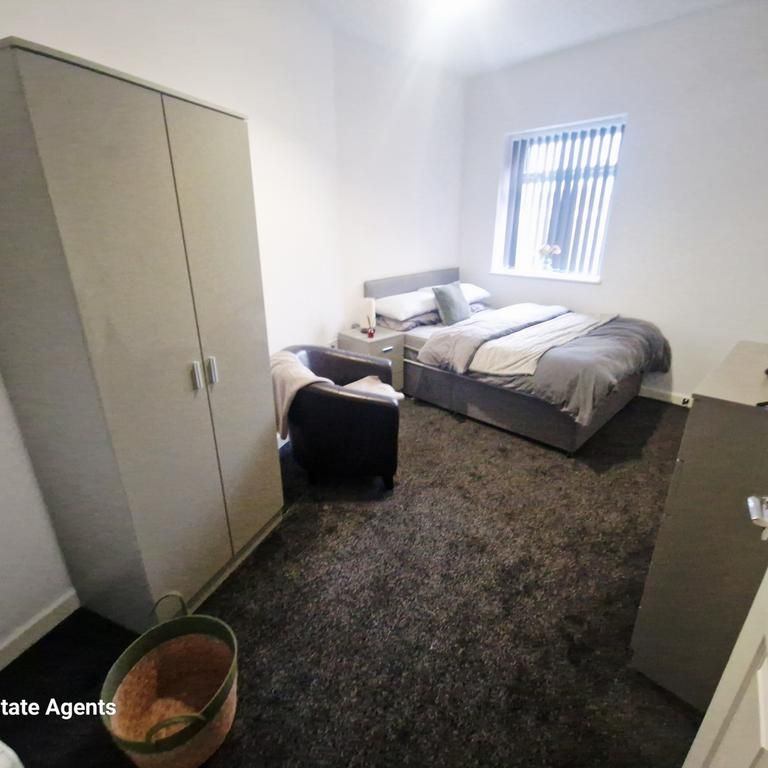 1 bedroom in a house share to rent - Photo 1