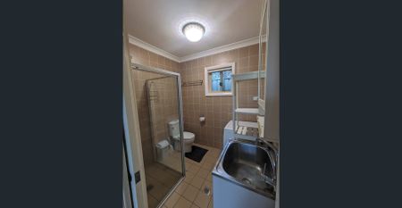 Furnished 2 bedroom unit with courtyard - Photo 5