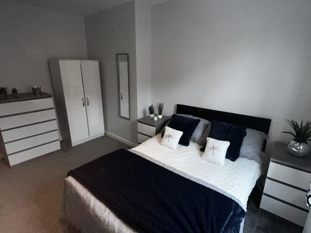 3 bedroom terraced house to rent - Photo 2