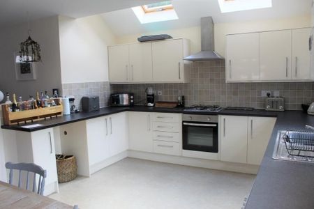 2 bedroom semi-detached house to rent - Photo 5