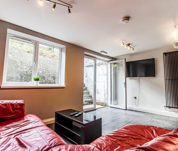 1 bedroom in a house share to rent - Photo 1