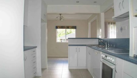 Home and Granny - Photo 2