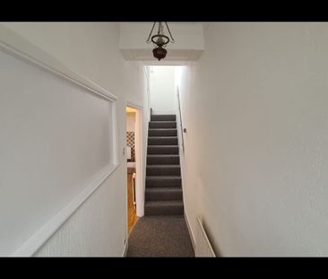 3 Bed Terraced House, Lichfield Road, E6 - Photo 2