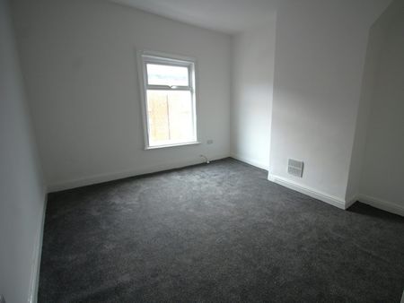 Terraced House to rent on - Photo 4