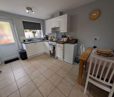 2 bedroom end of terrace house to rent - Photo 4