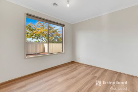 Refurbished Family Home in Central Hoppers! - Photo 2