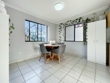 2-Bedroom Unit in Prime Location – Steps from Kingswood Hospital - Photo 2