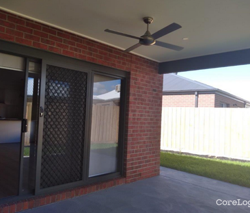 Close proximity to parklands, schools and shopping! - Photo 6